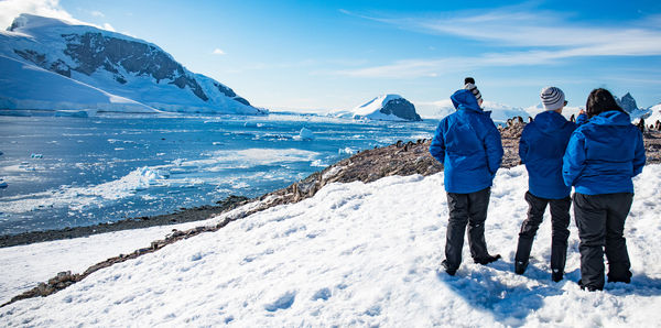 Group walk on ice